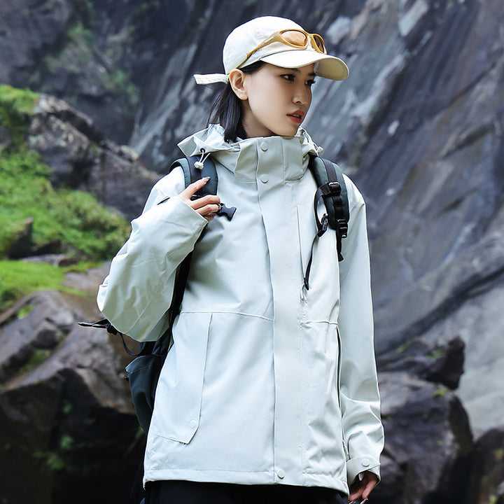 Damen technische Mehrlagen-Hardshell-Regenjacke mit verstellbarer Kapuze, Brustriemen und wasserabweisenden Reißverschlüssen Drune