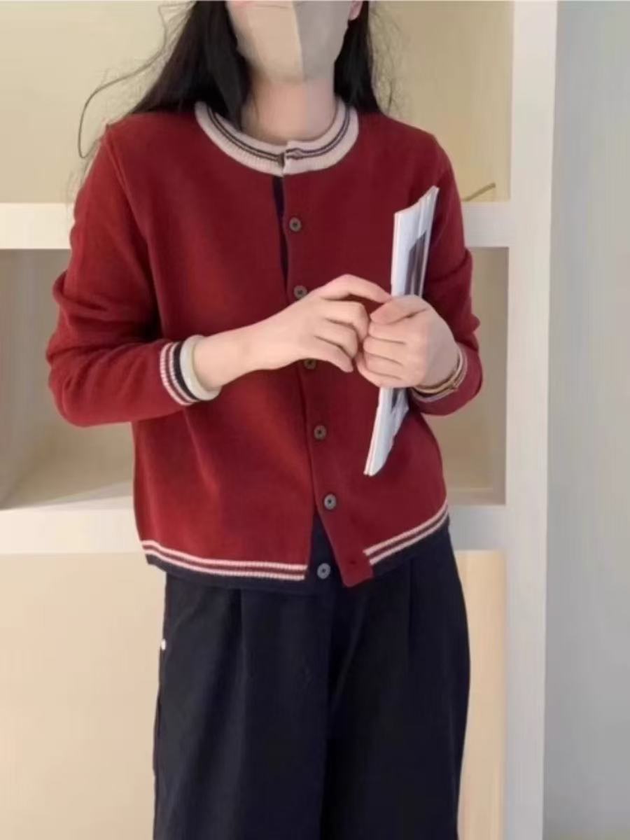 Damen Strickjacke mit kontrastierenden Bündchen und Knopfdetails Drune