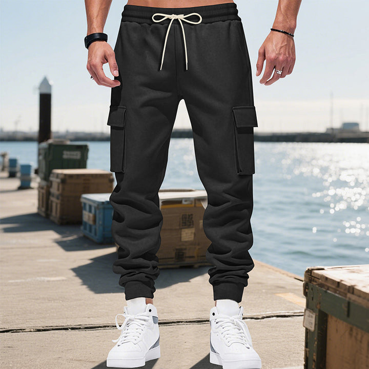 Herren nan Cargo-Jogginghose mit Tunnelzugbund, aufgesetzten Klappentaschen und schmal zulaufenden Bündchen Drune