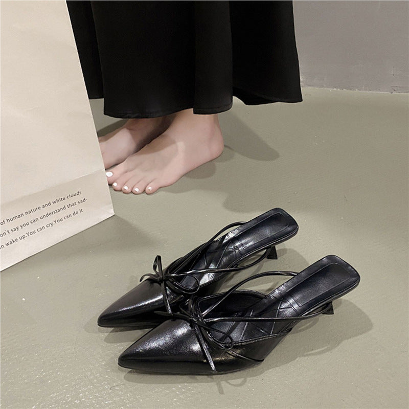 Damen Spitz zulaufende Mules mit feinen Slingback‑Riemchen und Zierschleife Drune
