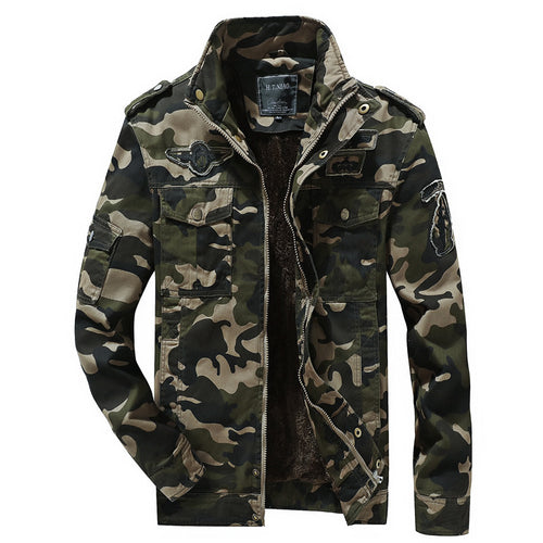 Herren Fieldjacke im Tarnmuster mit Teddyfleece‑Innenfutter, Mehrfachtaschen und Schulterklappen Drune
