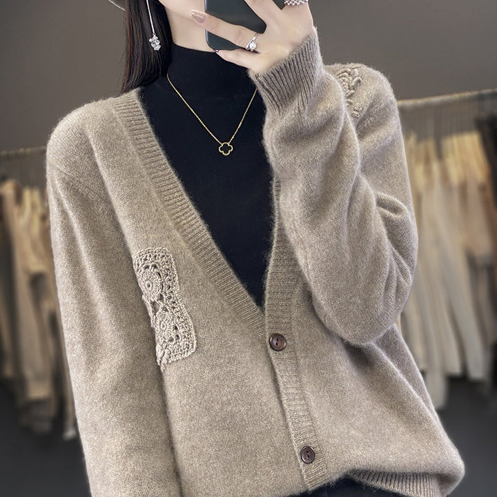 Damen Zweiteiliges Feinstrick‑Set mit Strickcardigan und Top sowie gehäkelten Blumenapplikationen Drune