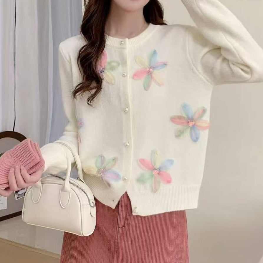 Damen Strickjacke mit floralen Stickereien und Knopfverschluss Drune