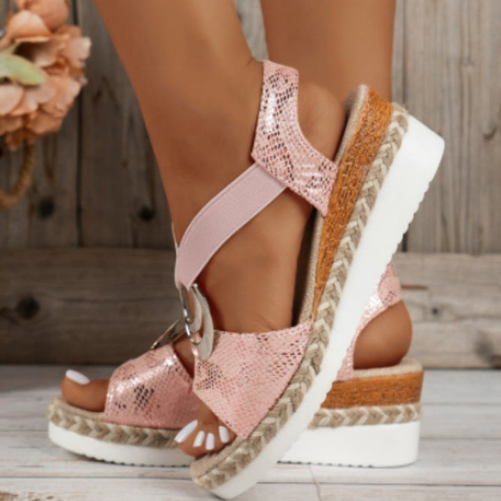 Damen Wedge-Sandalen mit modernen Riemendesign und elegantem Zierelement Drune