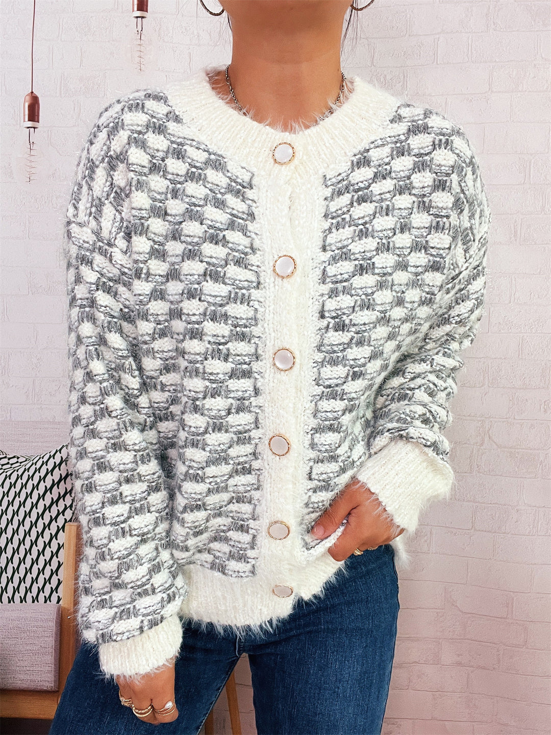 Damen flauschige Strickjacke mit modischer Knopfdetailstruktur und lässigem Schnitt Drune