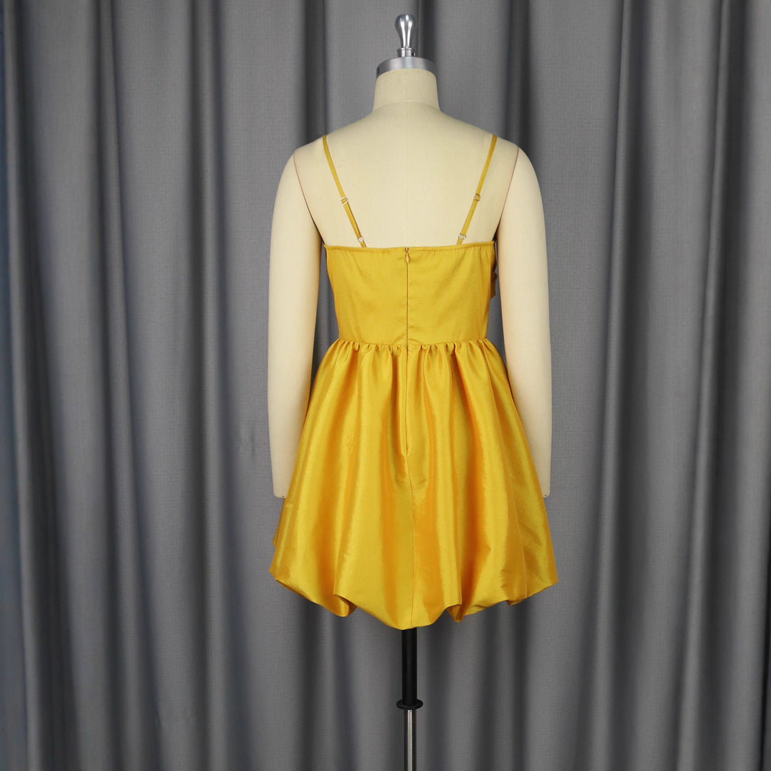 Damen Verspieltes Minikleid mit asymmetrischem Oberteil und floralem Detail Drune