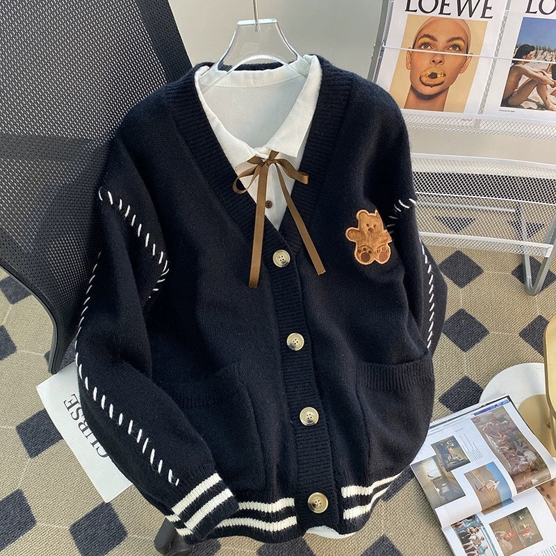 Damen Strickjacke mit einzigartiger Bärenapplikation und modernen Details Drune