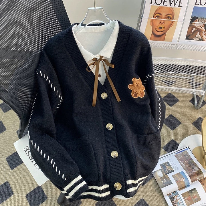 Damen Strickjacke mit einzigartiger Bärenapplikation und modernen Details Drune