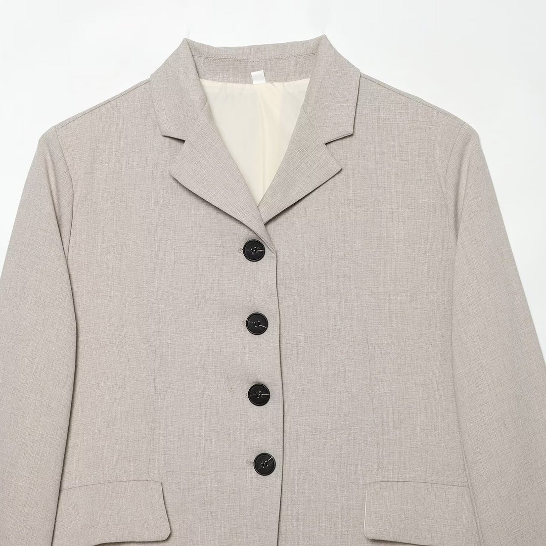 Damen Kurzblazer mit minimalistischer Linienführung, abgerundetem Saum und Pattentaschen Drune