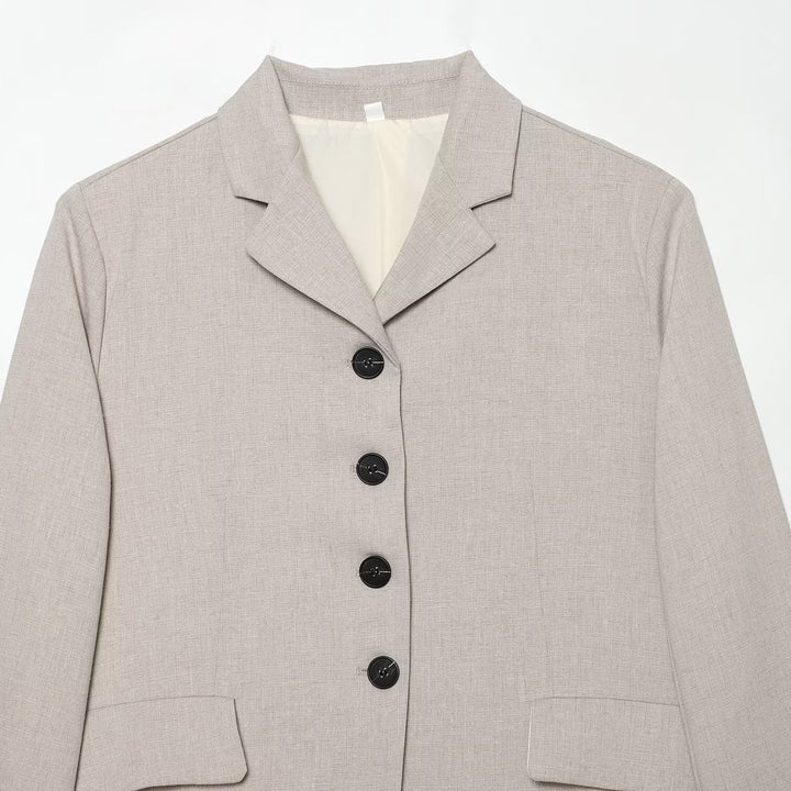 Damen Kurzblazer mit minimalistischer Linienführung, abgerundetem Saum und Pattentaschen Drune