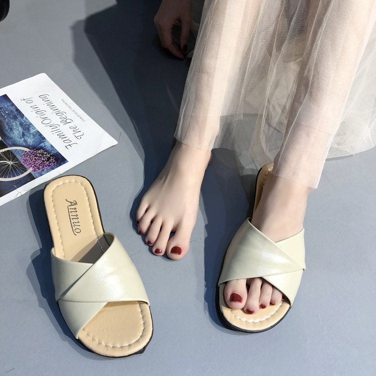 Damen nan komfortable Slipper-Pantolette mit gekreuzten Riemen und leichtem Keilabsatz Drune
