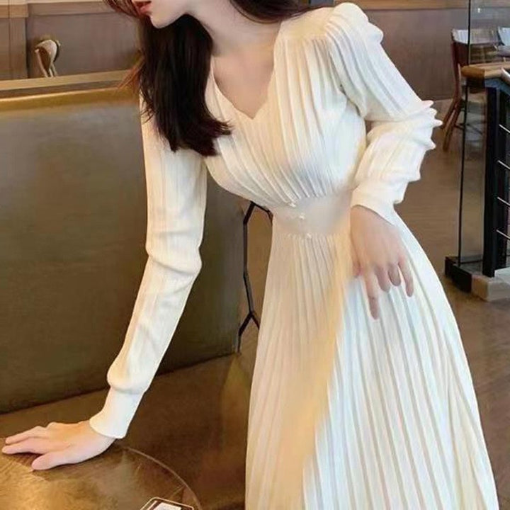 Damen Plissiertes Maxikleid mit V-Ausschnitt und eleganter Taillenbetonung Drune