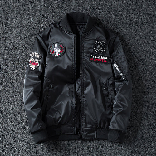 Männer's  gestickter Luftfahrt-Patch-Bomber mit Stehkragen und utility Tasche am Ärmel Drune