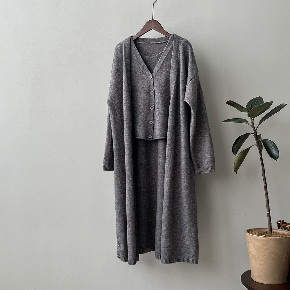 Damen Strickensemble mit V-Ausschnitt und Knopfdetail Drune