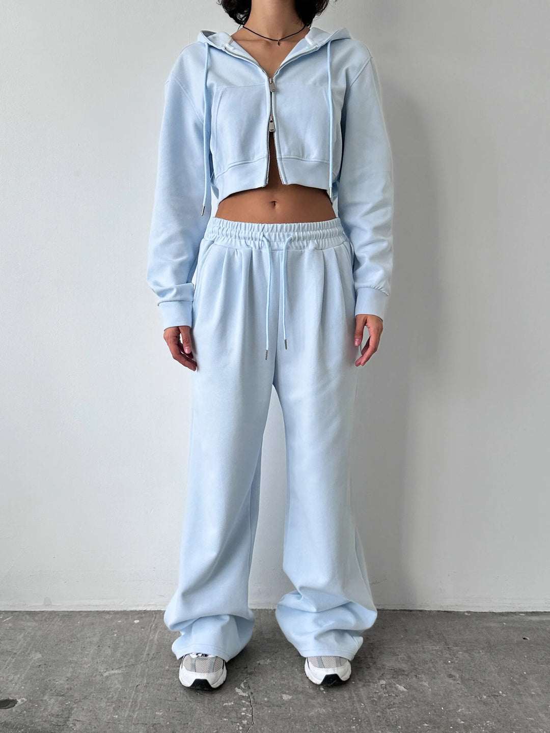 Damen kurzes Zip-Kapuzenjacken- und High-Waist Wide-Leg Jogginghose Set aus weichem French Terry Drune