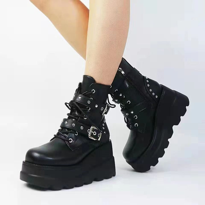 Damen Kurzschaft-Plateau-Stiefelette mit dicker Profilsohle, Schnürung und Zierschnallen Drune