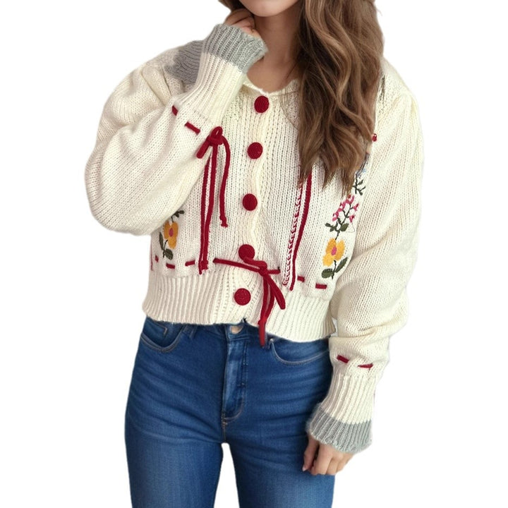Damen Strickjacke mit floralen Stickereien und dekorativen Knöpfen Drune