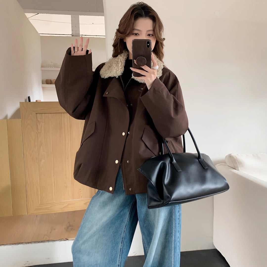 Damen Oversize-Kurzjacke mit Teddykragen und Pattentaschen Drune