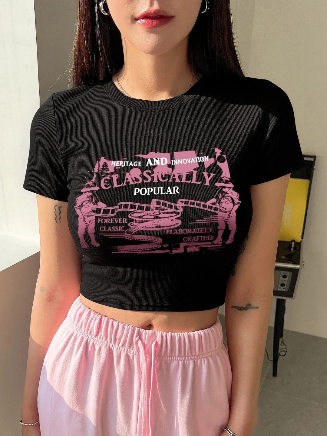 Damen Crop-T-Shirt mit kreativem Schriftzug Drune