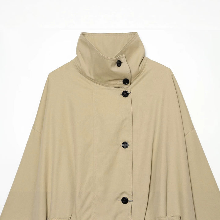 Damen Weites Cropped Cape‑Blouson mit hohem Stehkragen und Knopfleiste Drune