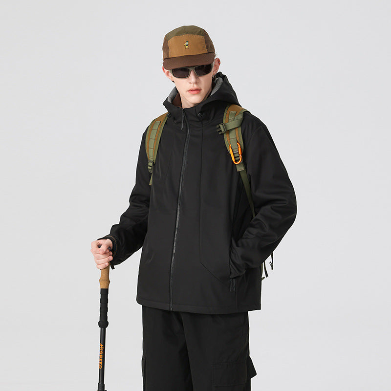 Herren Minimalistische Softshell‑Regenjacke mit verdecktem Reißverschluss, integrierter Kapuze und atmungsaktivem Meshfutter Drune