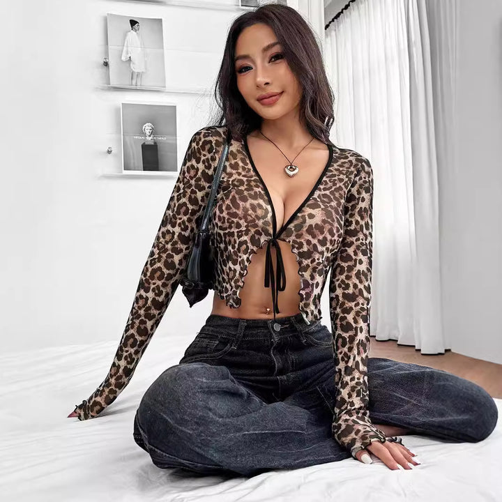 Damen nan tailliertes Mesh-Crop-Top mit Leopardenprint, tiefem V-Ausschnitt, Bindeband und wellenförmigem Saum Drune