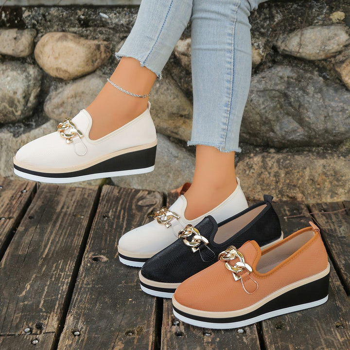 Damen slip-on Plateau-Loafer mit dekorativer Metallkette, strukturiertem Kunstleder und gepolstertem Komfortfußbett Drune