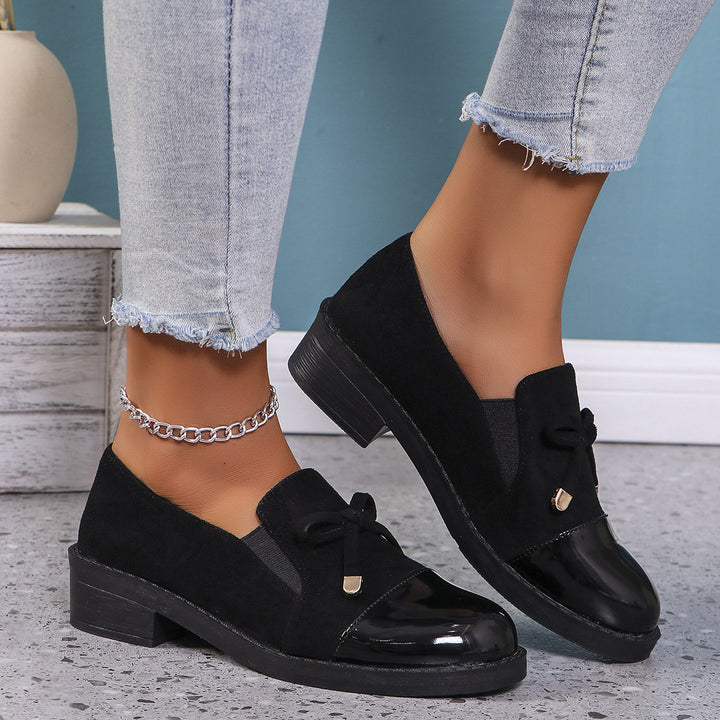 Damen  elegante Slipper-Loafer mit Lackkappe, Veloursimitat-Obermaterial, elastischem Einstieg und dekorativer Schleifenapplikation Drune