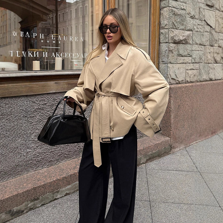 Damen elegante Übergangsjacke mit weich fließendem Schnitt und Taillengürtel Drune
