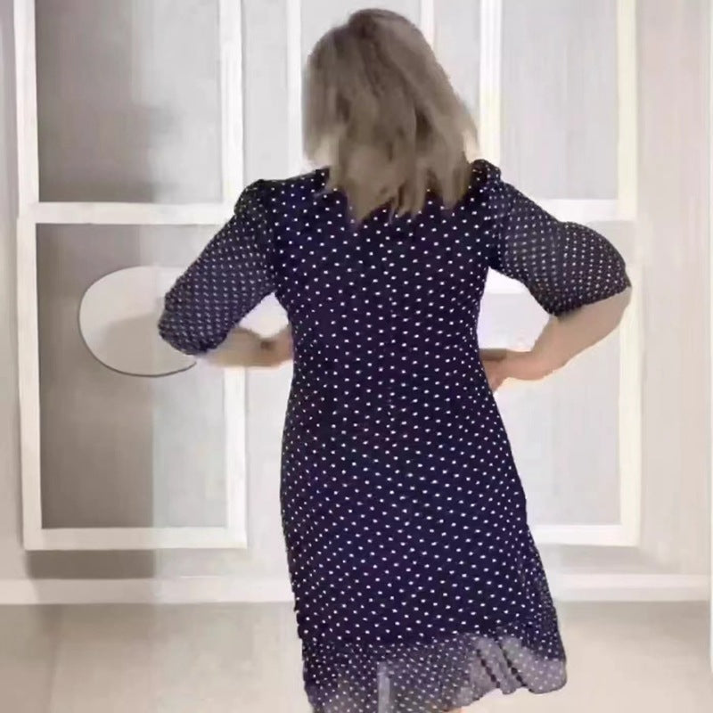 Damen nan Chiffon-Midikleid mit Pünktchenmuster, halblangen Puffärmeln, seitlicher Blumenstickerei und gerafftem Volantsaum Drune