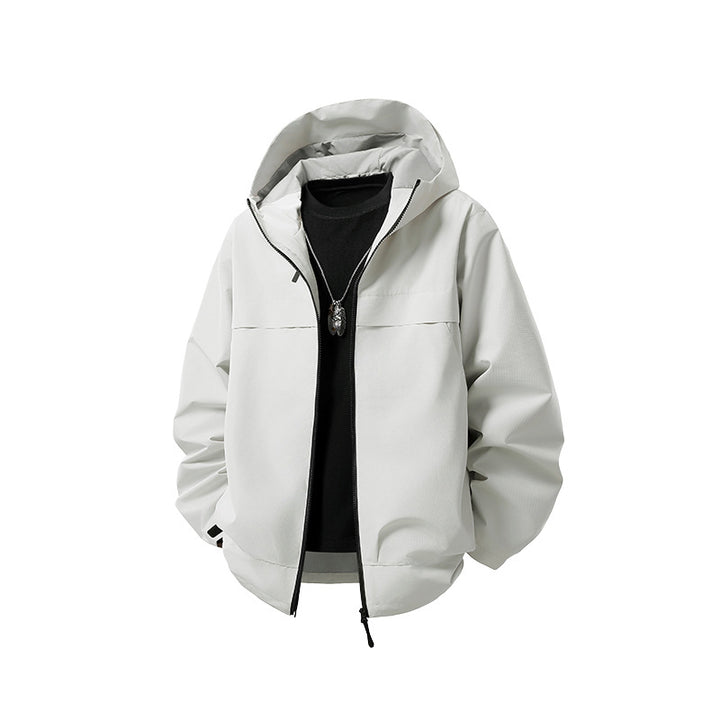 Herren Kapuzen-Softshelljacke mit technischem Windschutz, Two‑Way-Reißverschluss und versteckten Utility-Taschen Drune