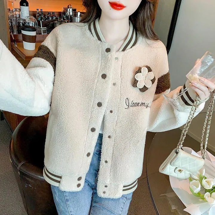 Damen stylische und warme Collegejacke mit Knopfverschluss und Blumendekor Drune