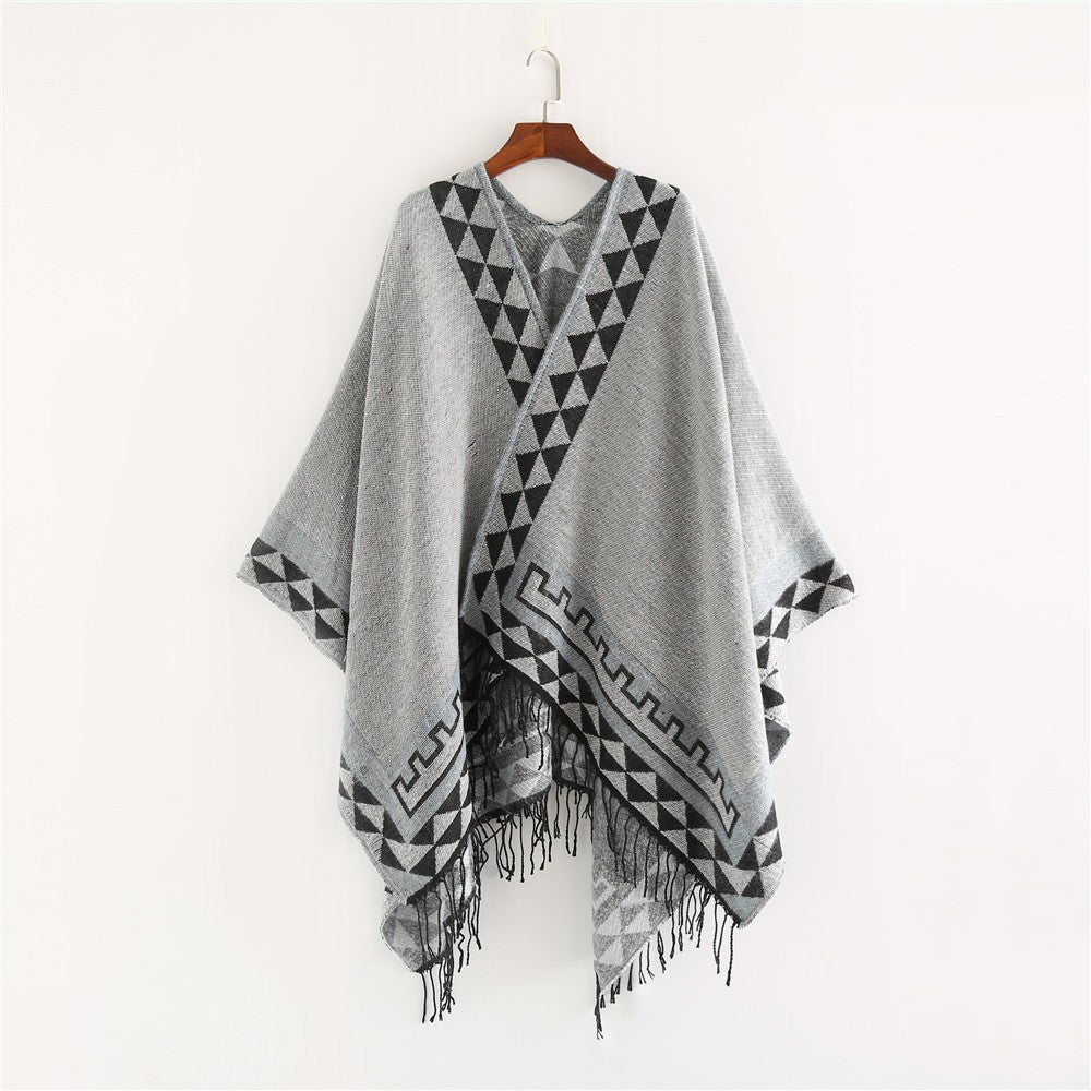 Damen Weichfallender Capeponcho mit Dreieck-Jacquard, Kontrastbordüre und Fransensaum Drune