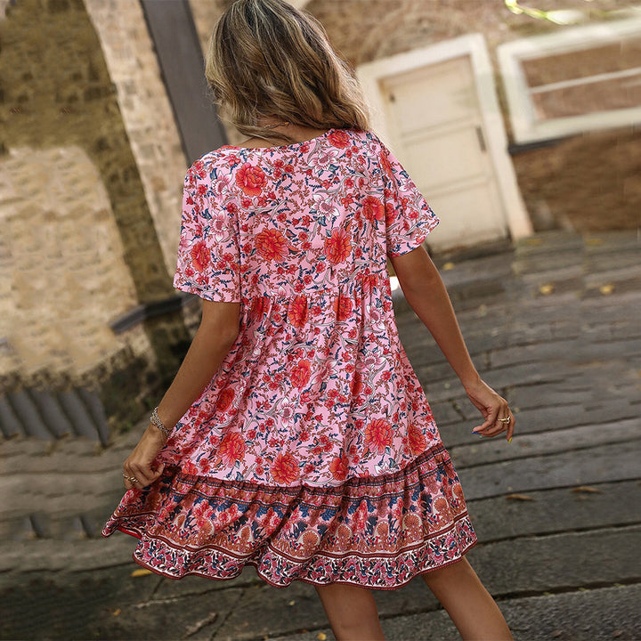 Damen Sommerliches Blumenkleid mit verspieltem Rüschensaum und Knopfdetail Drune