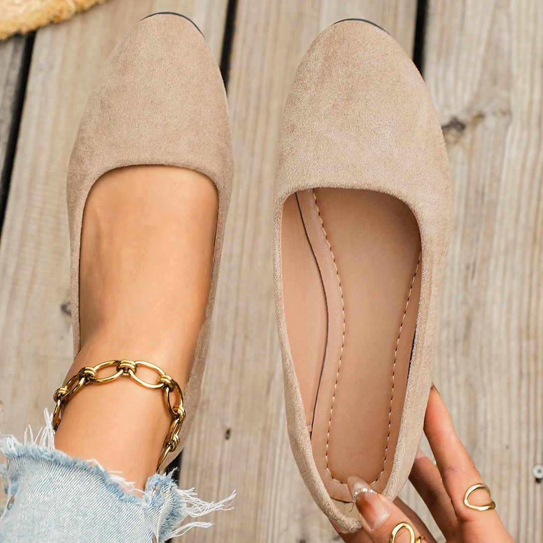 Damen  minimalistische Samt-Ballerina mit dekorativer Fußkette und ergonomischem Komfortfußbett Drune