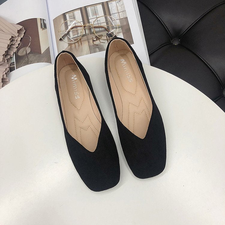 Damen Ballerinas aus Veloursleder mit elegantem V-Ausschnitt Drune