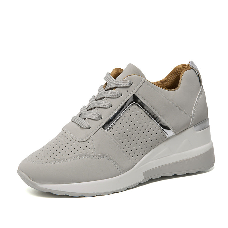 Damen  Keil‑Sneaker mit perforiertem Microfaser‑Upper, gepolsterter Fersenkappe und rutschfester Profilsohle Drune