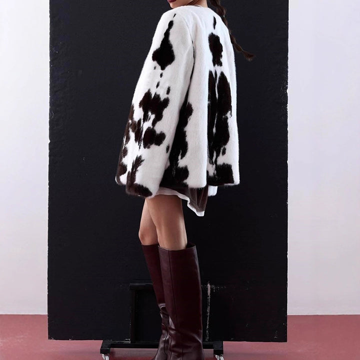 Damen Kurzmantel aus Kunstpelz mit kastiger Silhouette und Kuhfleckenmuster Drune
