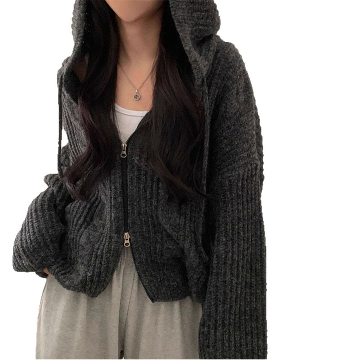 Damen Strickjacke mit Kapuze und dekorativen Zopfstricken Drune