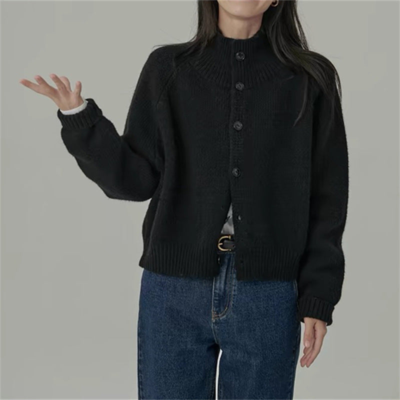 Damen Strickjacke mit hohem Kragen und großen Holzknöpfen Drune
