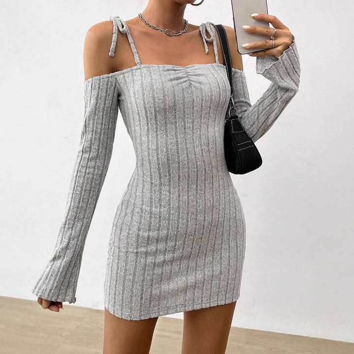 Damen Off-Shoulder Minikleid mit Rüschendetails und feinem Rippstrick Drune