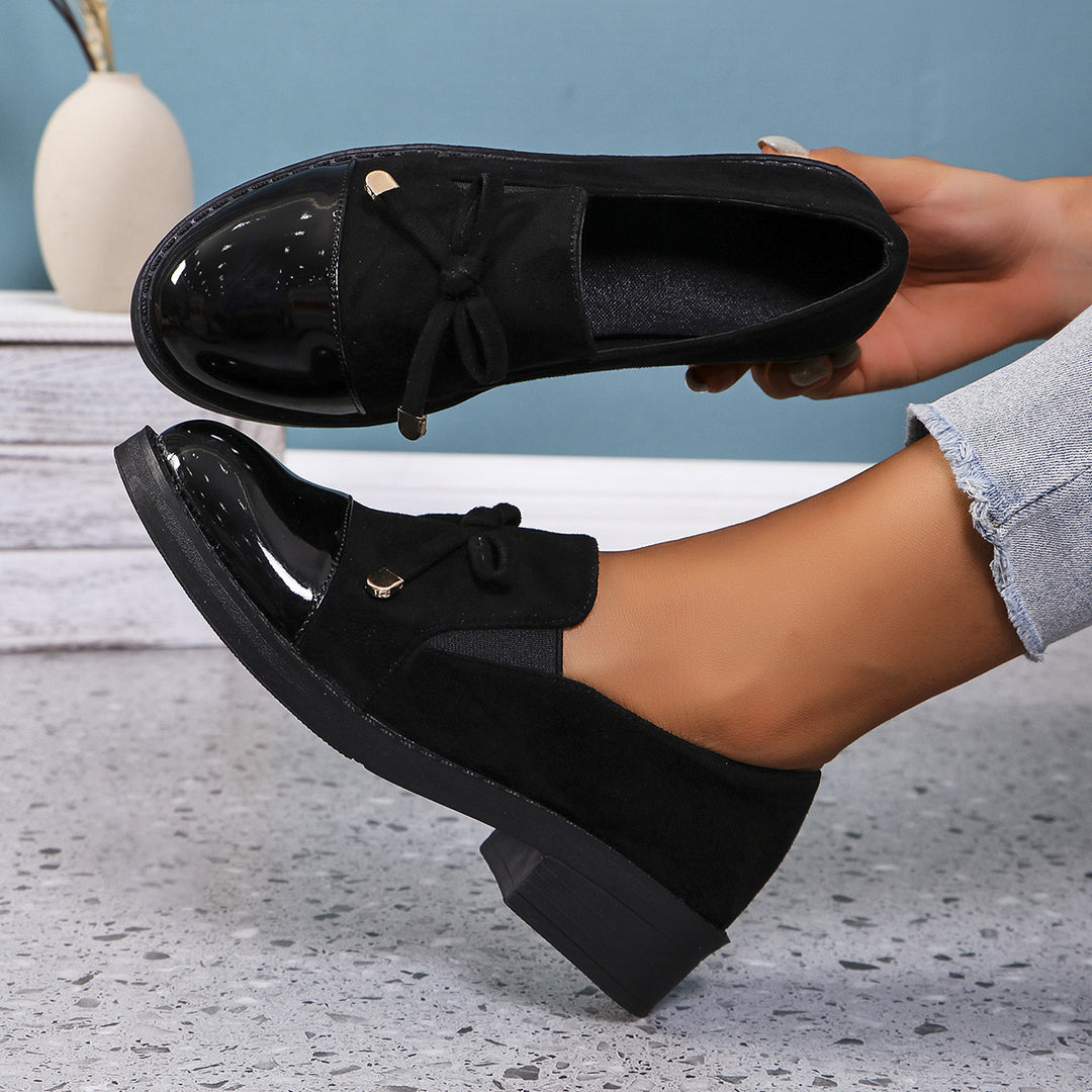 Damen  elegante Slipper-Loafer mit Lackkappe, Veloursimitat-Obermaterial, elastischem Einstieg und dekorativer Schleifenapplikation Drune