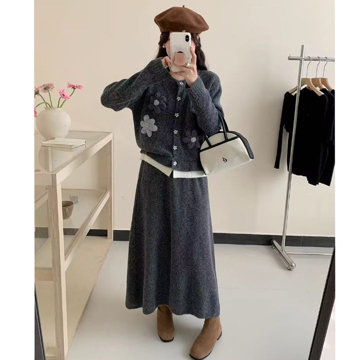 Damen Strickjacke mit Blumenapplikationen und Knopfverschluss Drune