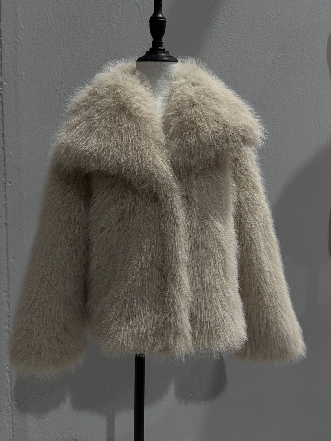 Damen Kurzbolero im Boxy-Cut aus veganem Shaggy-Kunstpelz mit XXL-Schalkragen Drune
