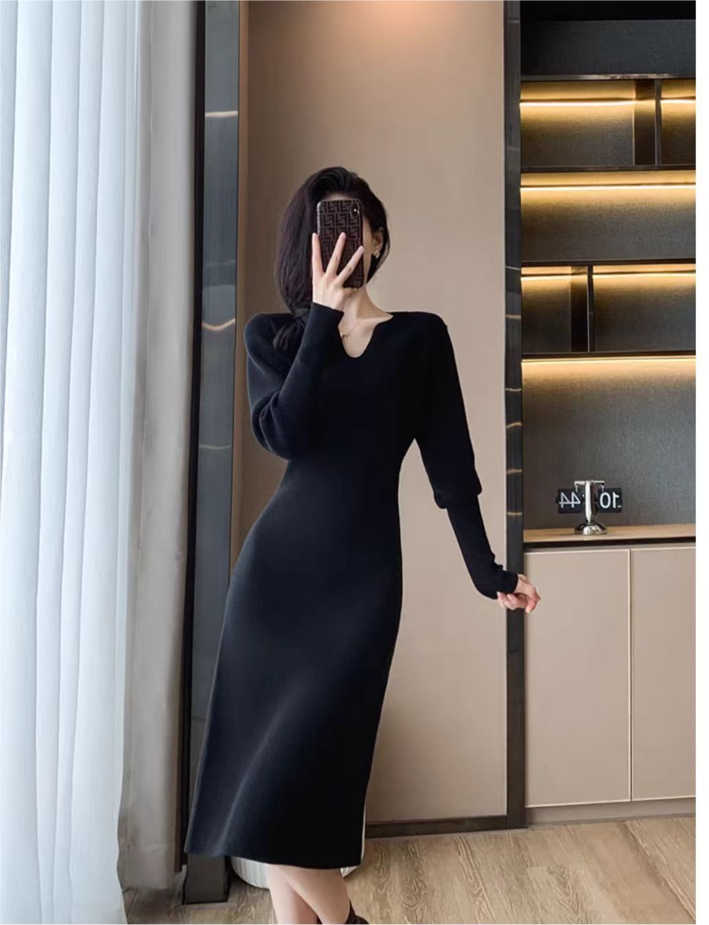 Damen Strickkleid mit tiefem V-Ausschnitt und speziell entwickelter Struktur Drune