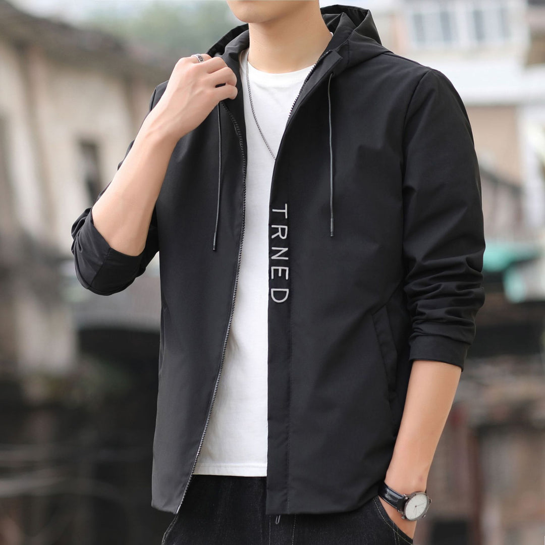 Herren leichte Kapuzen‑Shelljacke mit verdecktem Reißverschluss und minimalistischer Utility‑Optik Drune