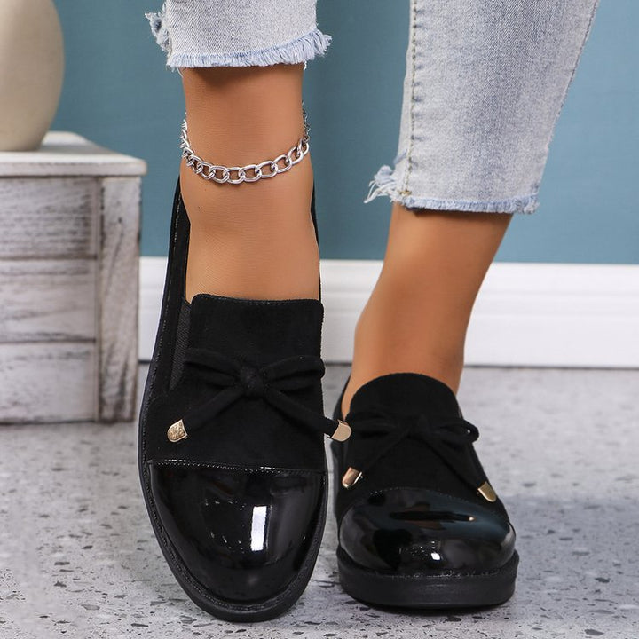 Damen Lack- und Wildlederslipper mit Zierschleife und niedrigem Blockabsatz Drune
