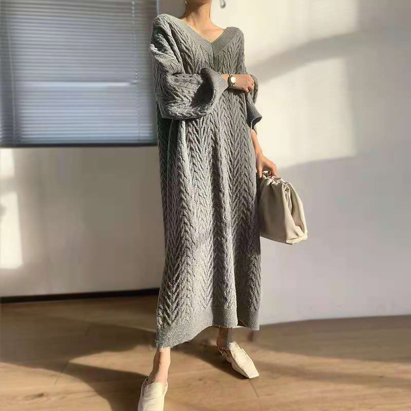 Damen Strickkleid mit Zopfmuster und tiefem V-Ausschnitt Drune
