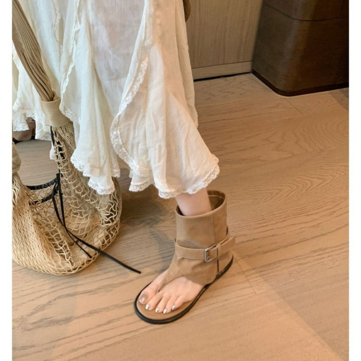 Damen Ankle-Cuff Zehensteg-Sandale mit weitem Schaft und verstellbarem Schnallenriemen Drune