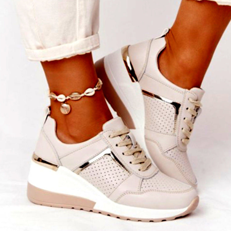 Damen Plateausneaker mit Keilsohle, Mesh- und Veloursmix, metallischen Zierdetails Drune